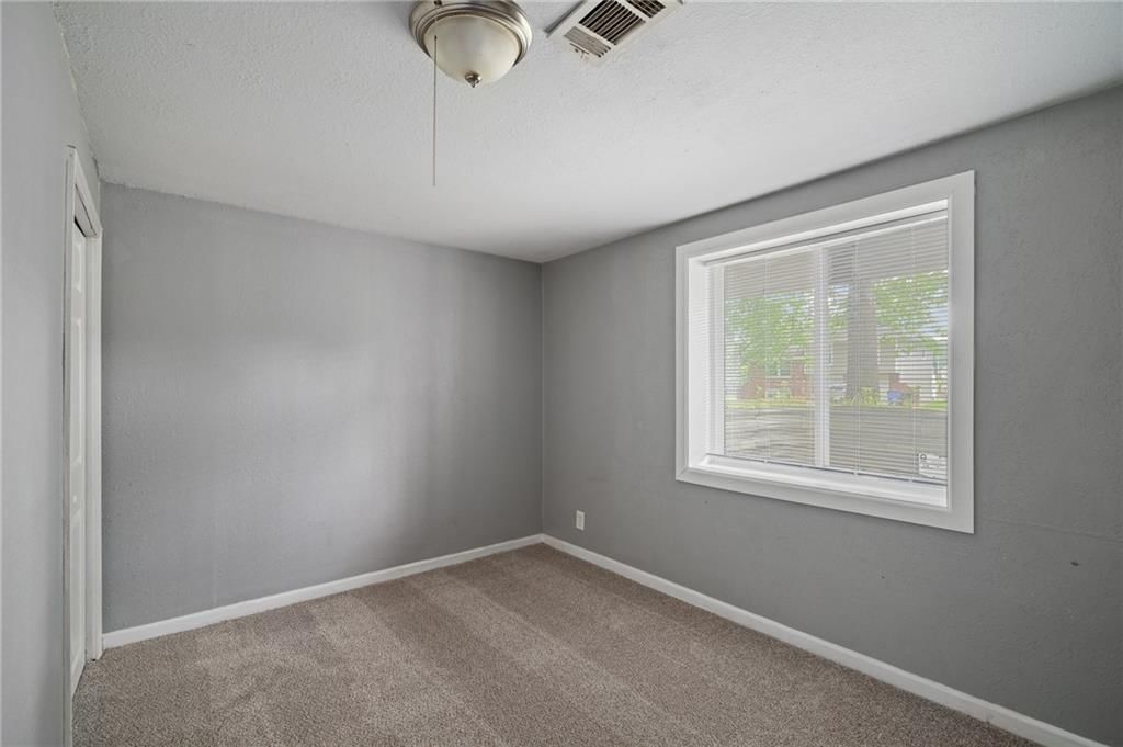 604 NE Ash Street NE — photo 34