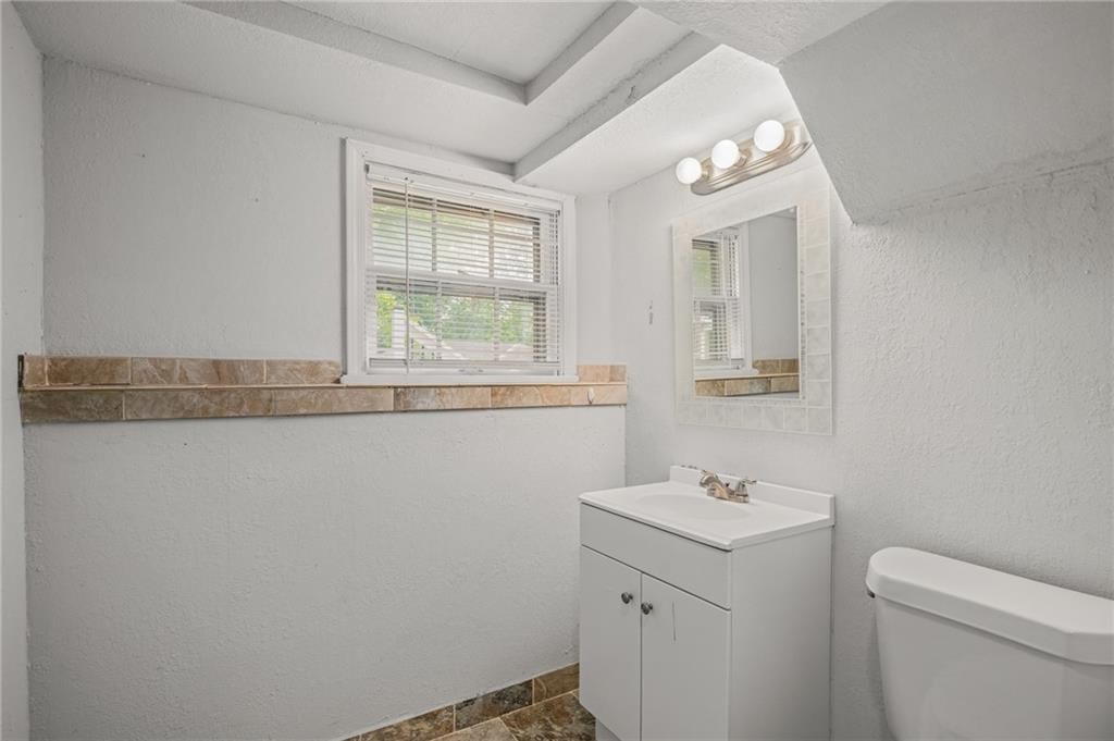 604 NE Ash Street NE — photo 37