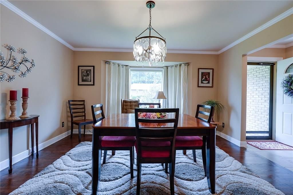 Photo 5 of 42 - 714 N ARAPAHO Street