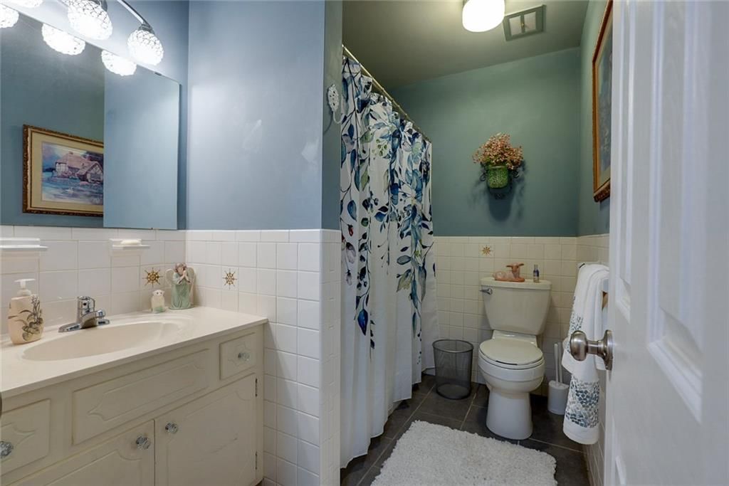 Photo 7 of 42 - 714 N ARAPAHO Street