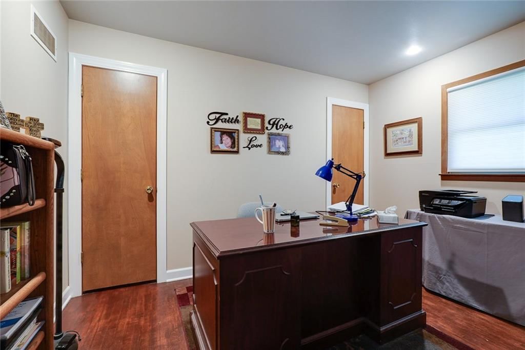 Photo 8 of 42 - 714 N ARAPAHO Street