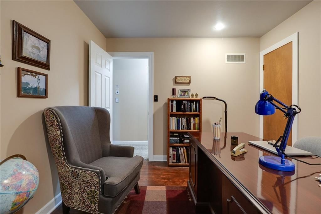 Photo 9 of 42 - 714 N ARAPAHO Street