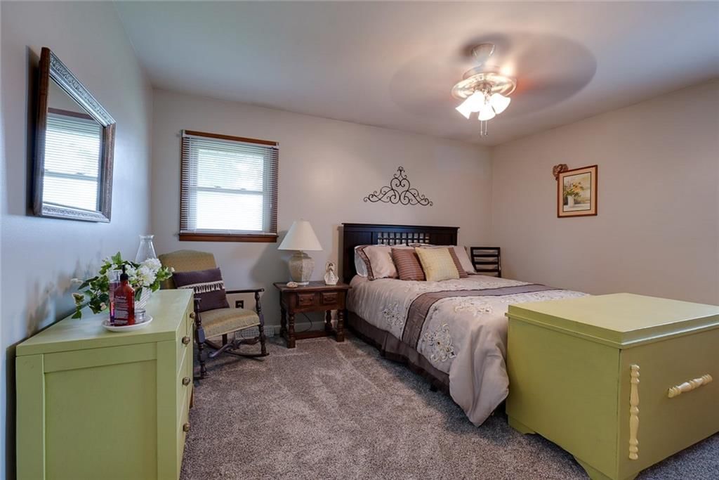 Photo 11 of 42 - 714 N ARAPAHO Street