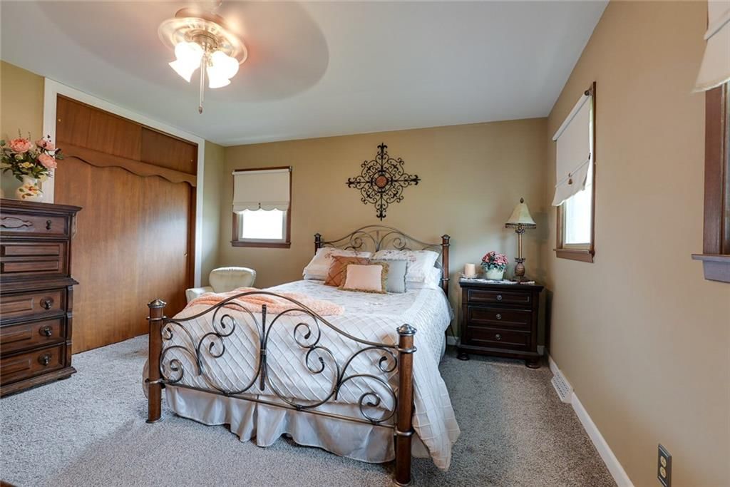 Photo 15 of 42 - 714 N ARAPAHO Street
