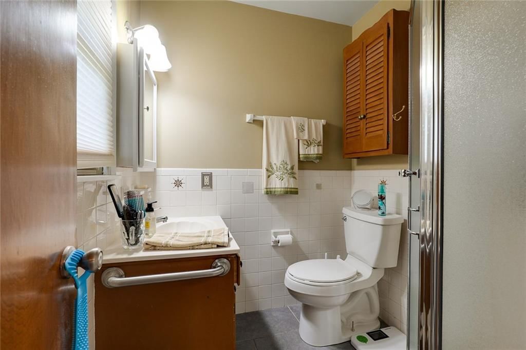Photo 16 of 42 - 714 N ARAPAHO Street