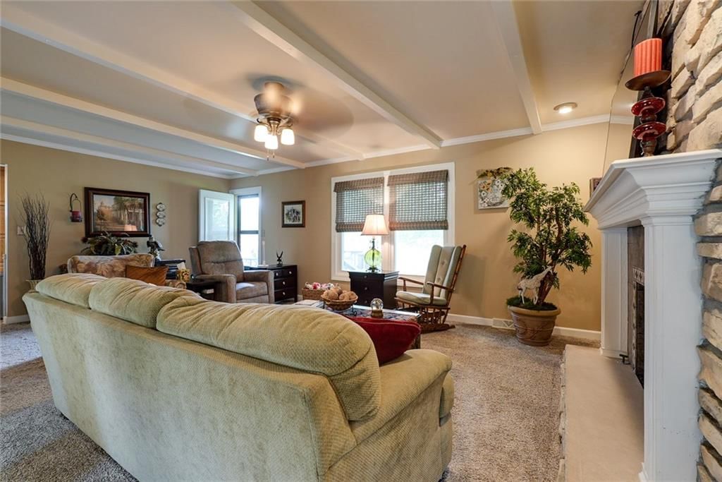 Photo 17 of 42 - 714 N ARAPAHO Street
