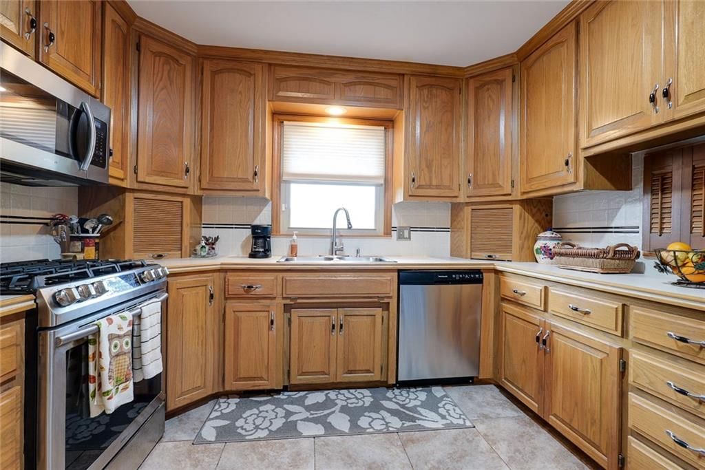 Photo 21 of 42 - 714 N ARAPAHO Street