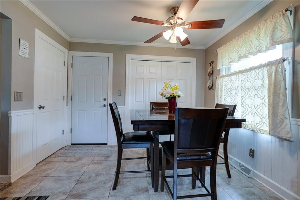Photo 22 of 42 - 714 N ARAPAHO Street
