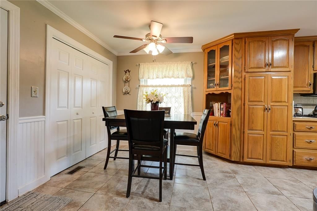 Photo 23 of 42 - 714 N ARAPAHO Street