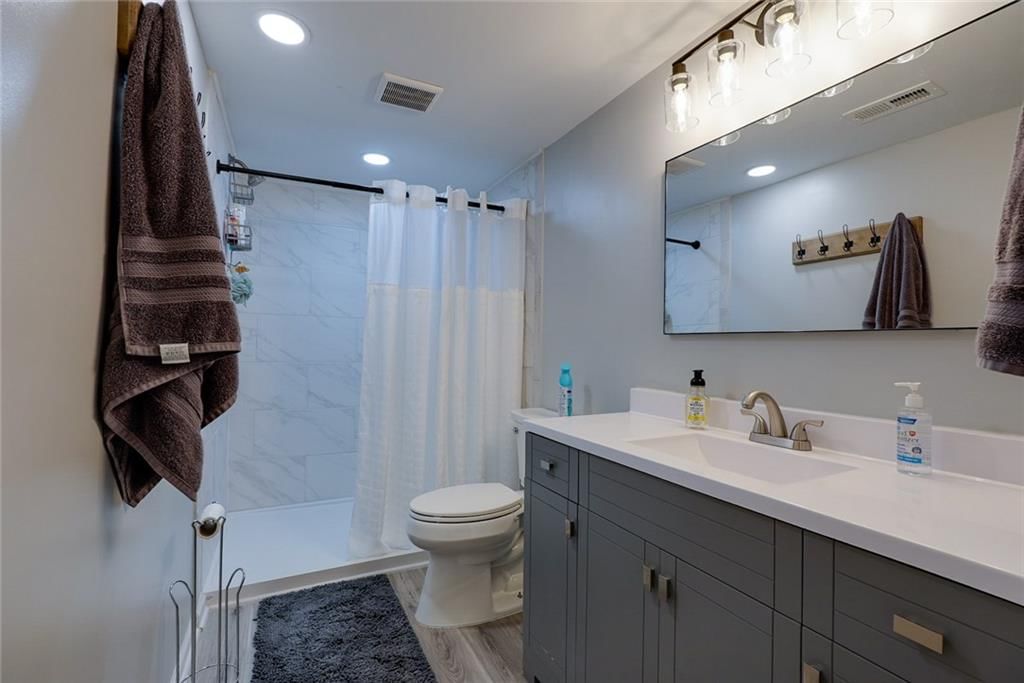 Photo 27 of 42 - 714 N ARAPAHO Street
