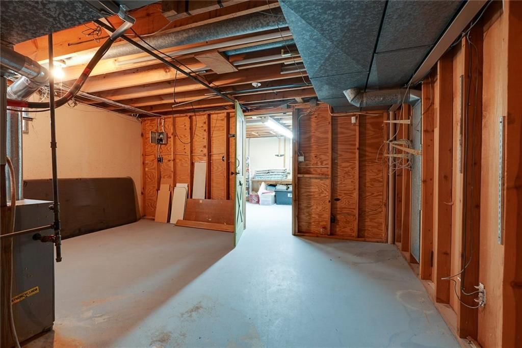 Photo 33 of 42 - 714 N ARAPAHO Street