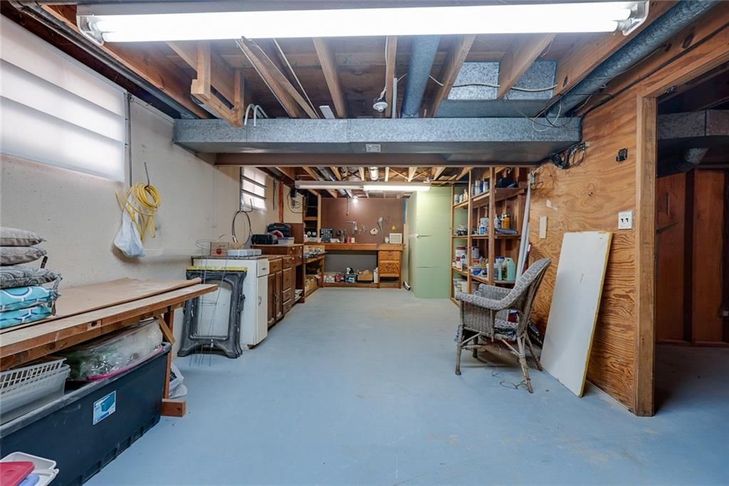 Photo 34 of 42 - 714 N ARAPAHO Street