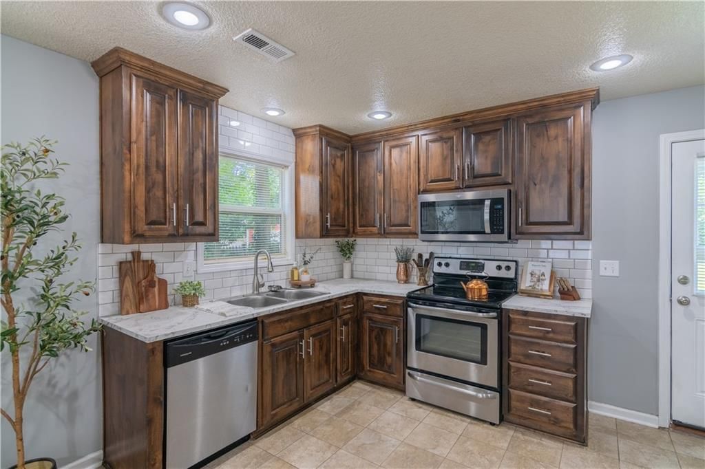 4734 VISTA Street — photo 7