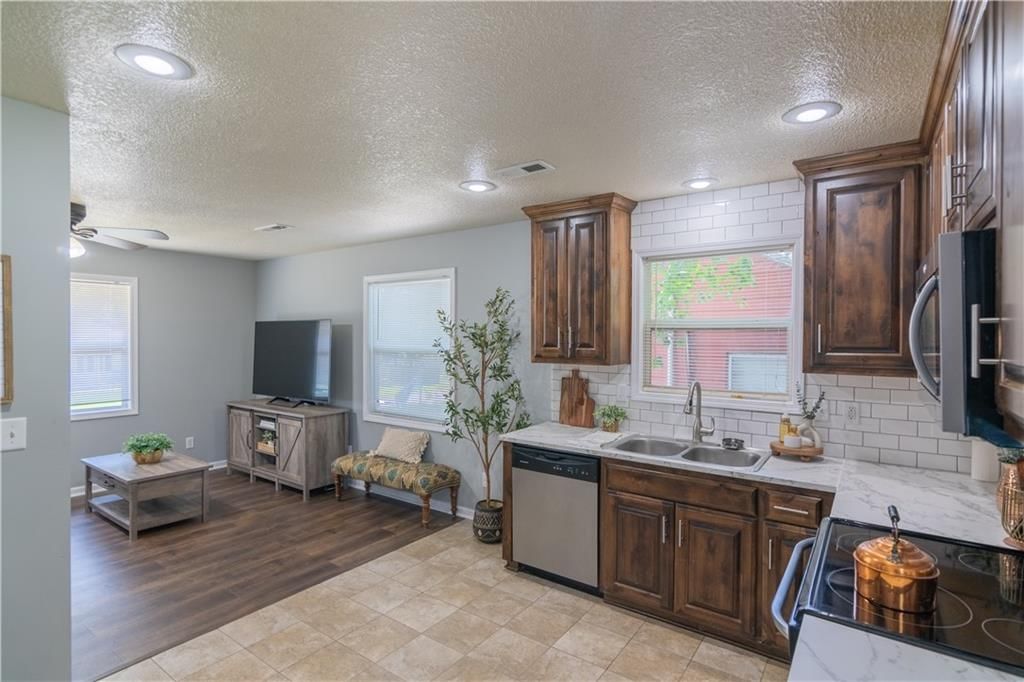 4734 VISTA Street — photo 9