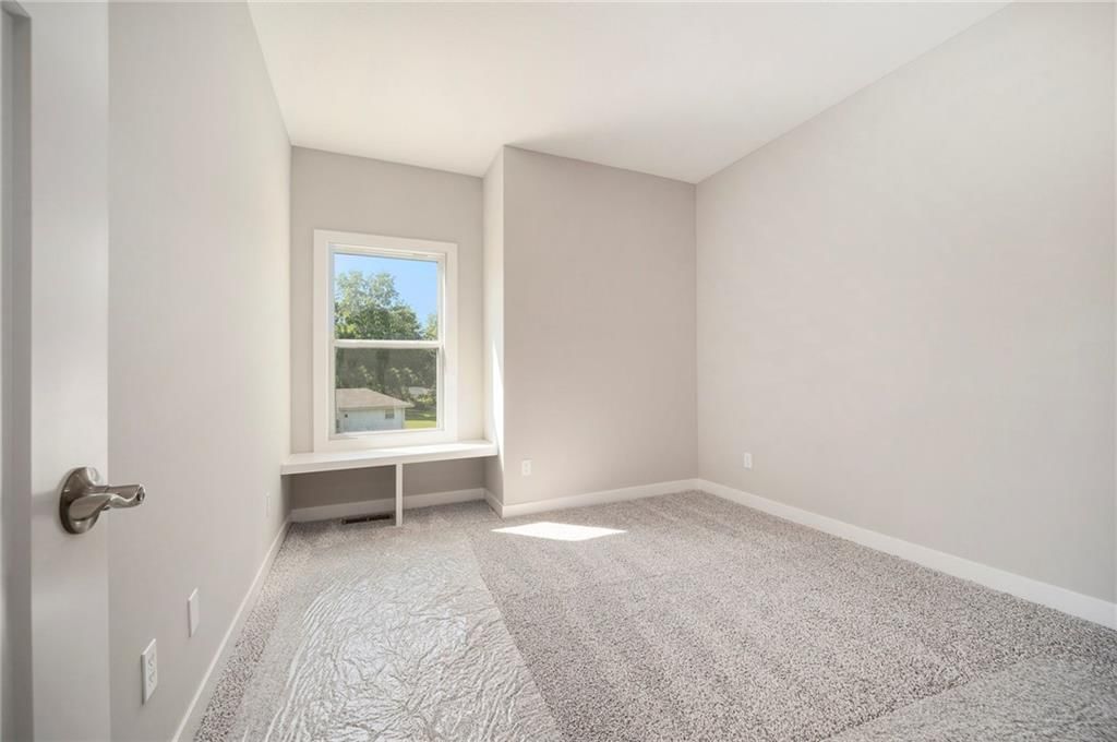 523 Hawthorne Street — photo 15