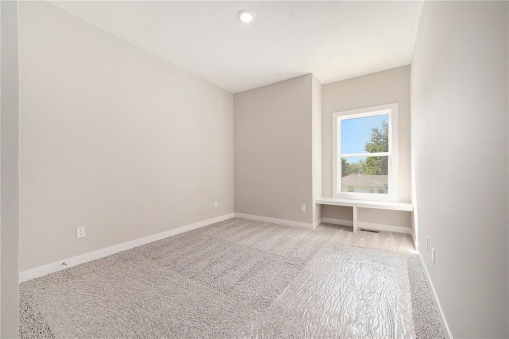 523 Hawthorne Street — photo 17