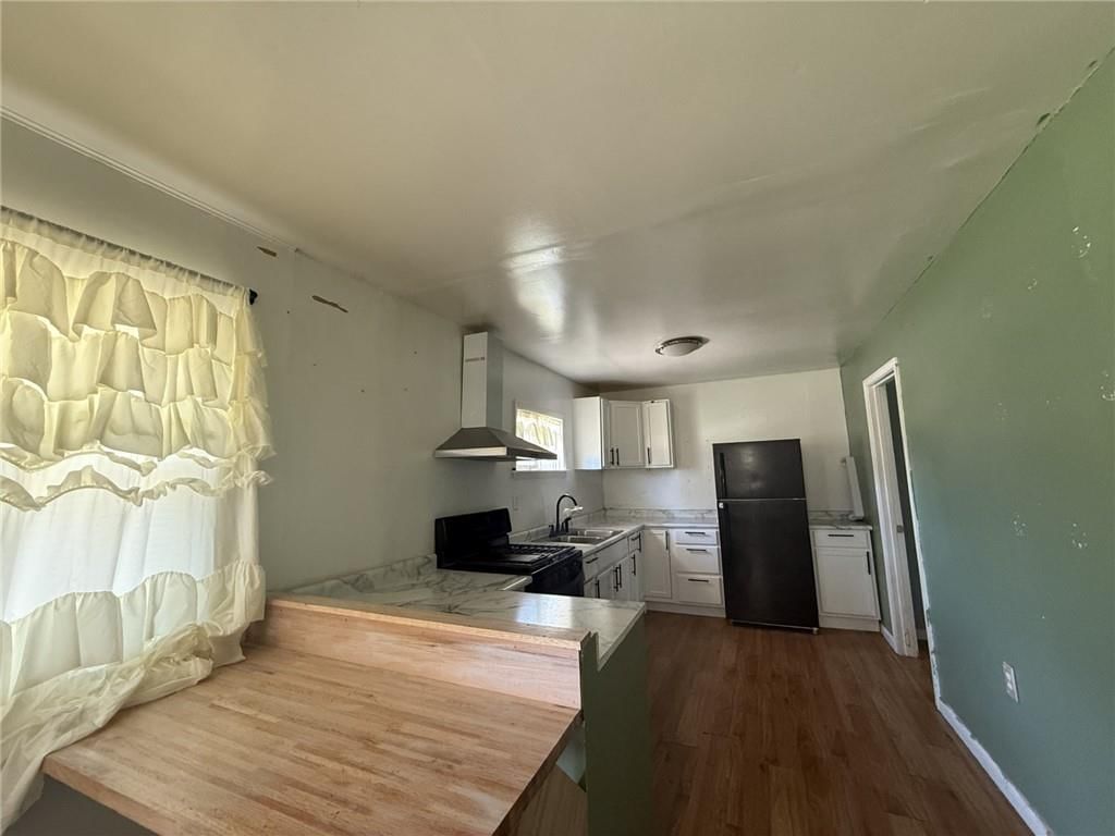 Photo 3 of 13 - 203 W George Street