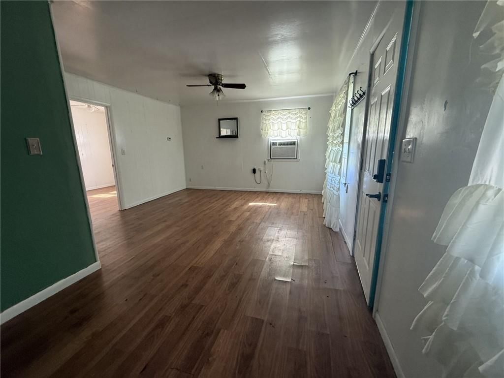 Photo 4 of 13 - 203 W George Street