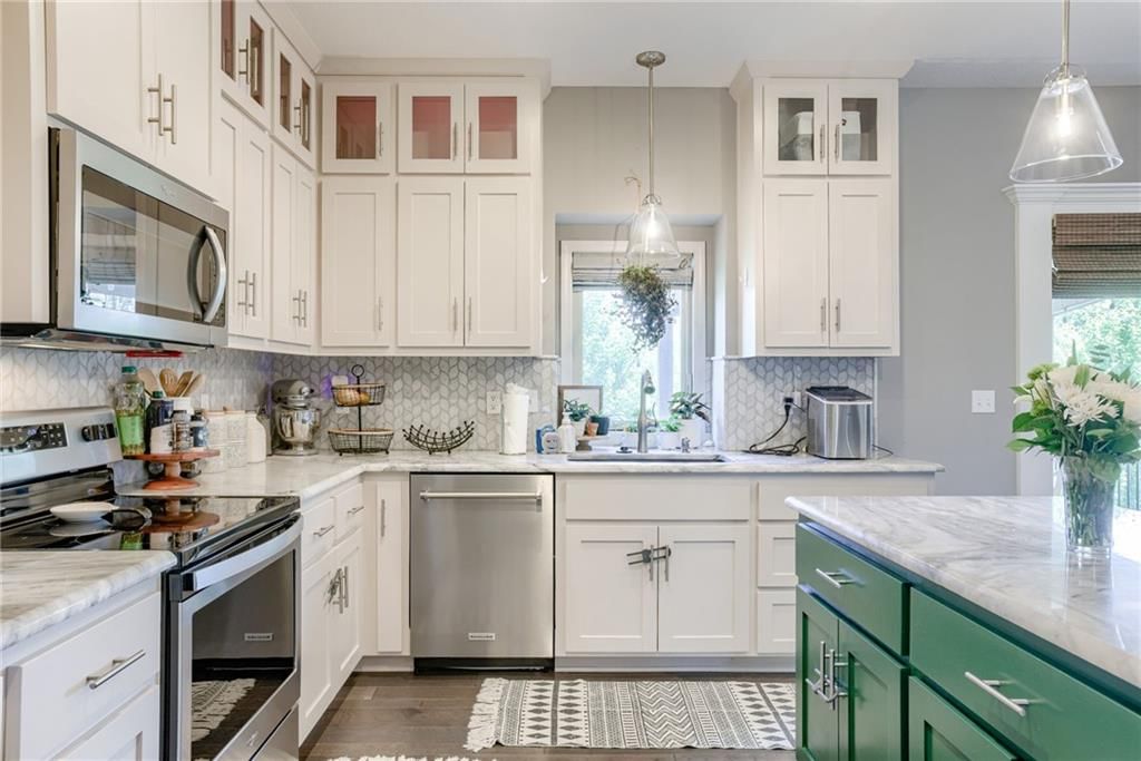 Photo 8 of 49 - 8721 N Mersington Avenue