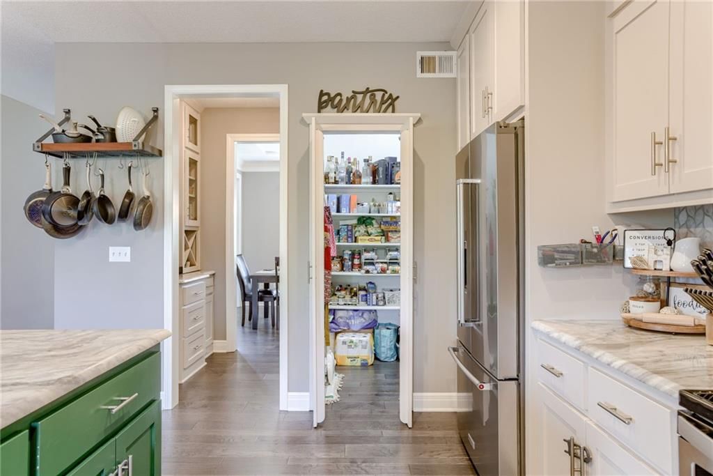 Photo 11 of 49 - 8721 N Mersington Avenue