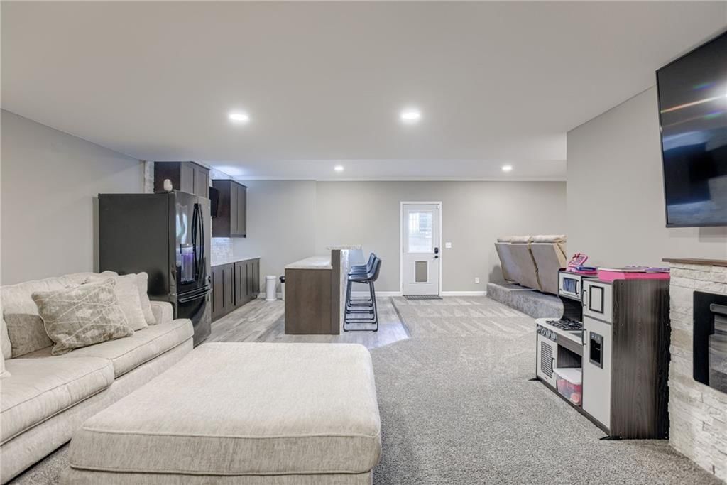 Photo 32 of 49 - 8721 N Mersington Avenue