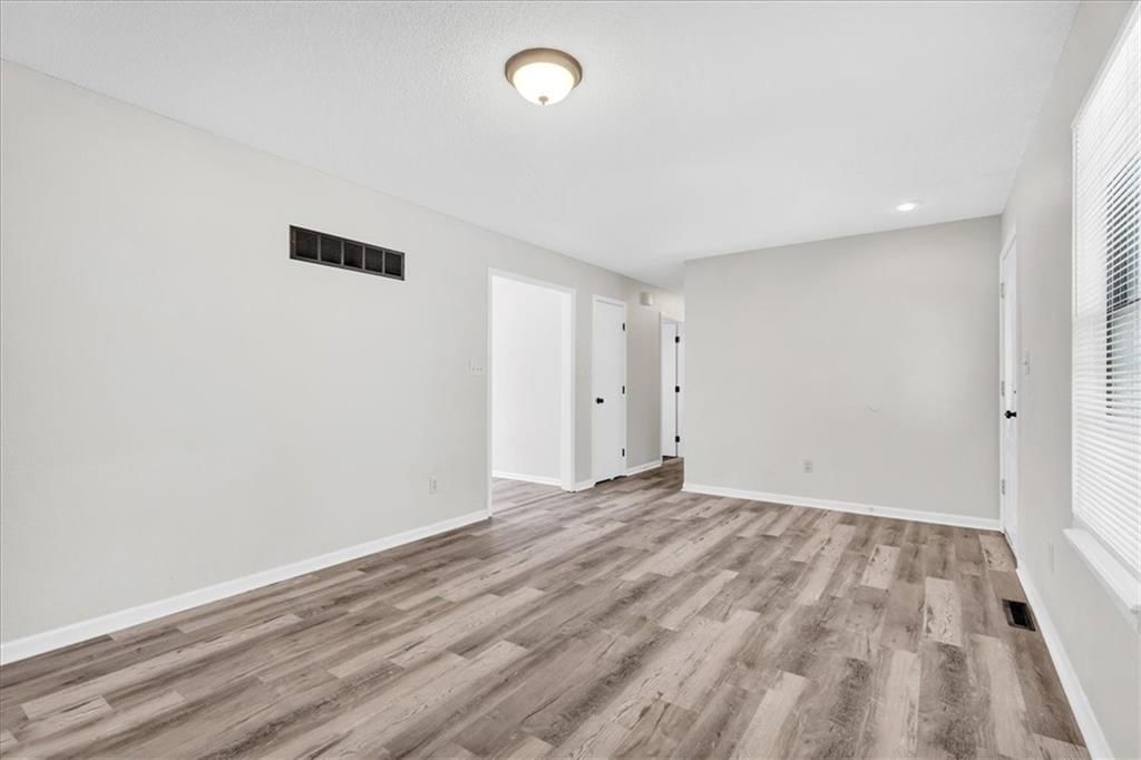 Photo 5 of 23 - 19101 E 12th Terrace Court N