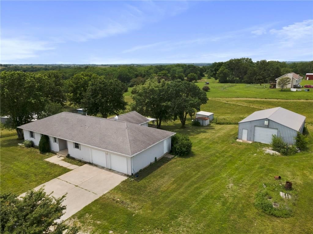 Photo 2 of 22 - 12 SW 365th Road