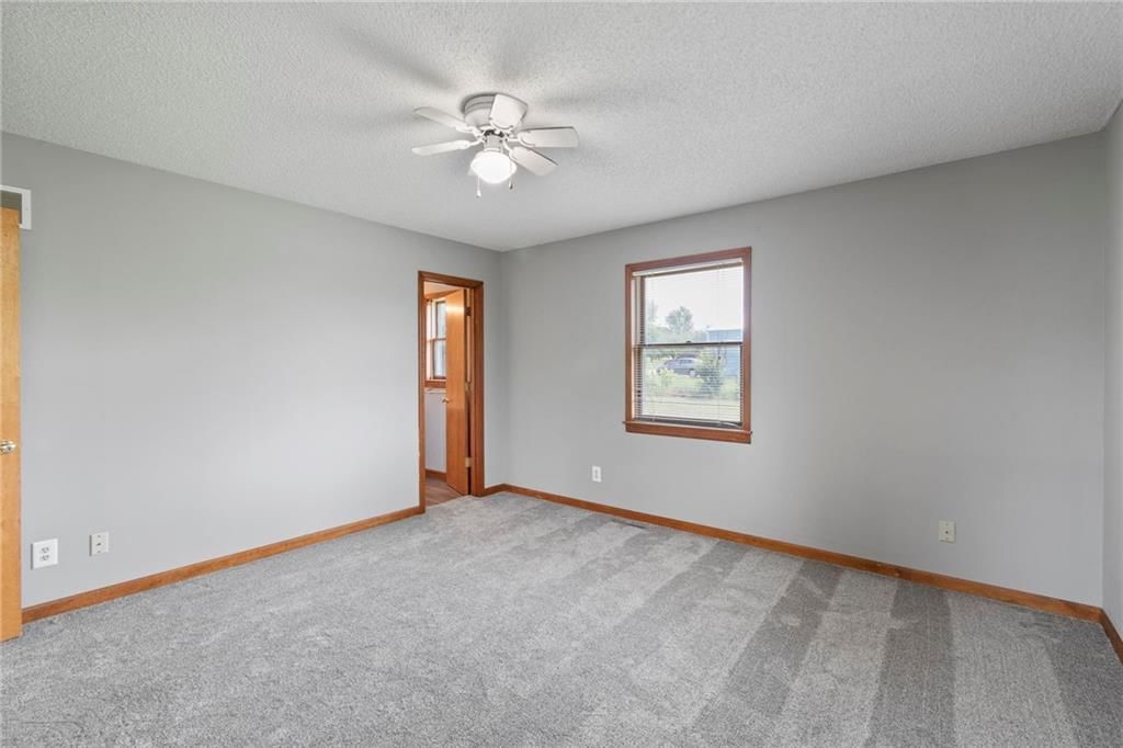 Photo 11 of 22 - 12 SW 365th Road