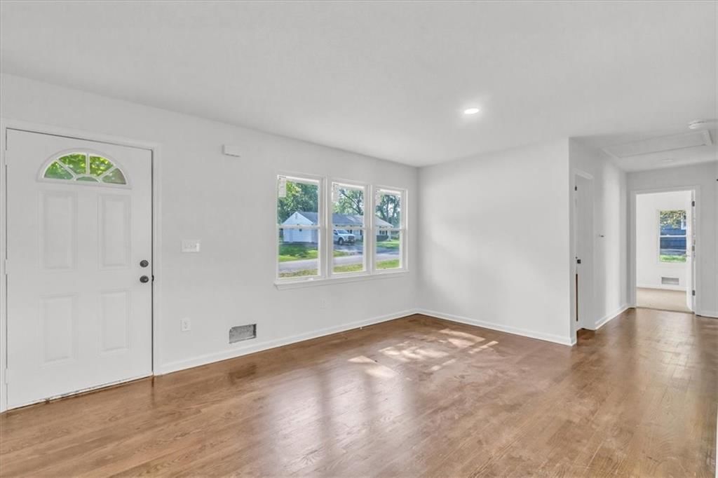 12926 Virginia Avenue — photo 6