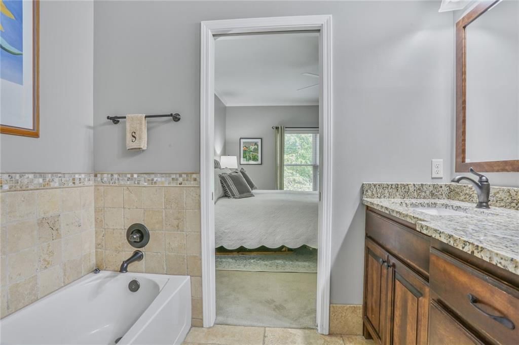 6522 W 133rd Terrace — photo 11