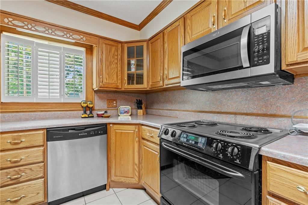 Photo 12 of 47 - 5201 Noland Road