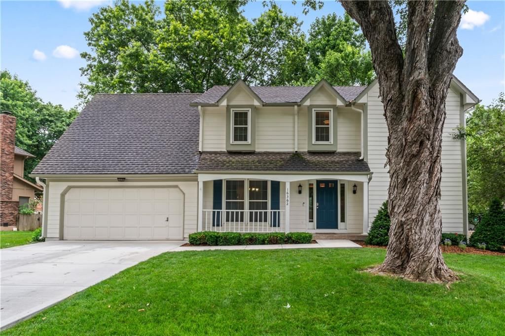 16362 W Briarwood Court — photo 2