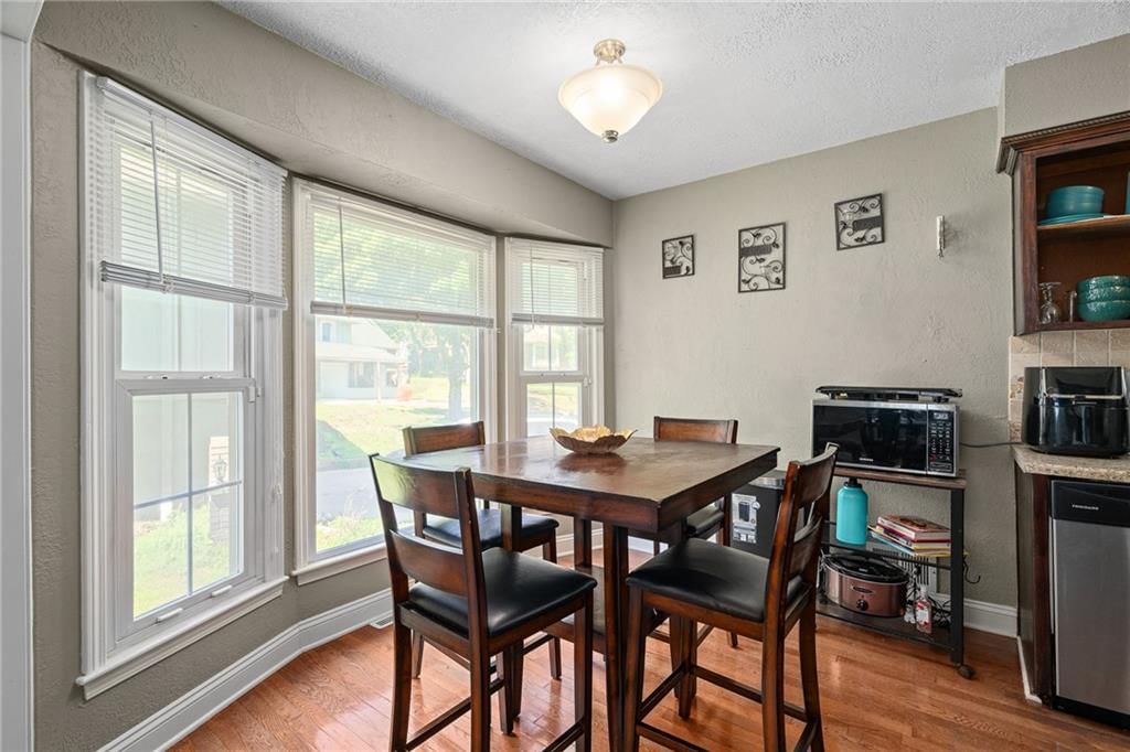 11926 SYCAMORE Avenue — photo 13