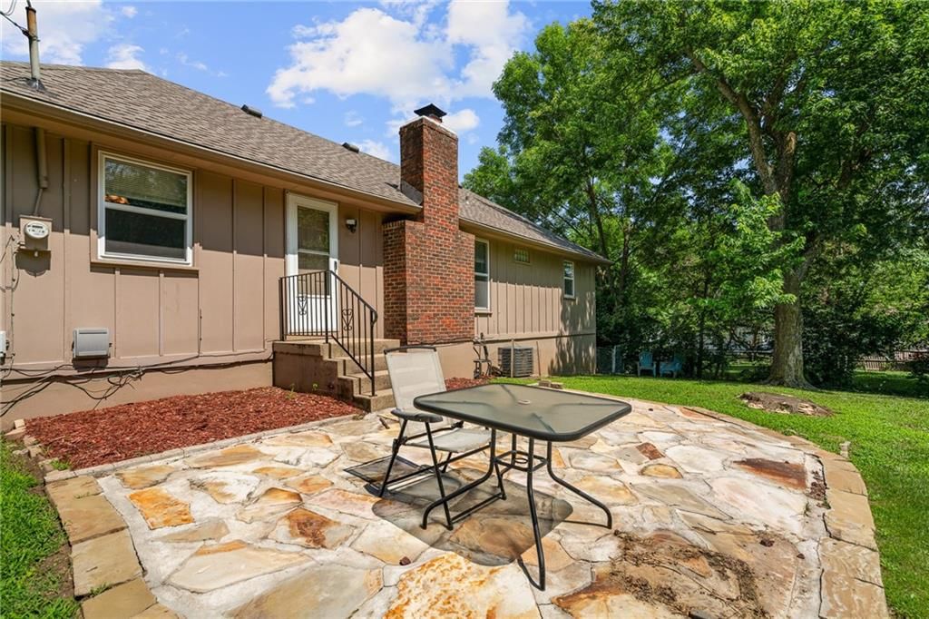 11926 SYCAMORE Avenue — photo 33