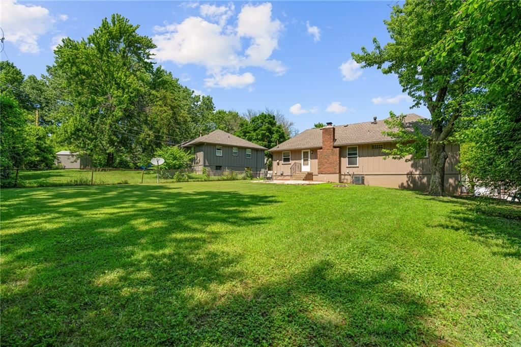 11926 SYCAMORE Avenue — photo 35