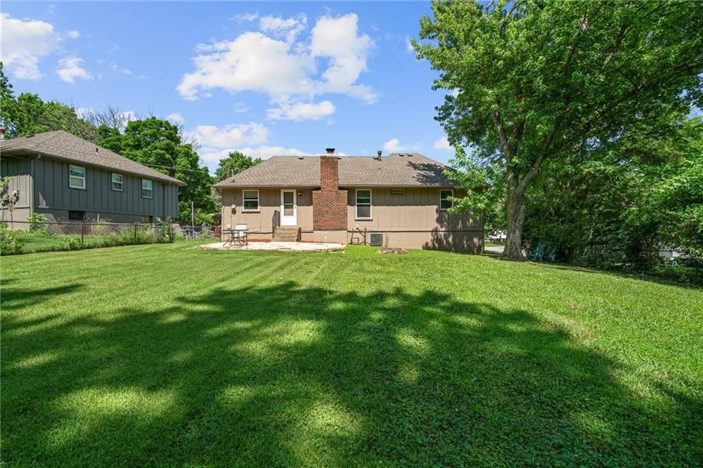 11926 SYCAMORE Avenue — photo 36