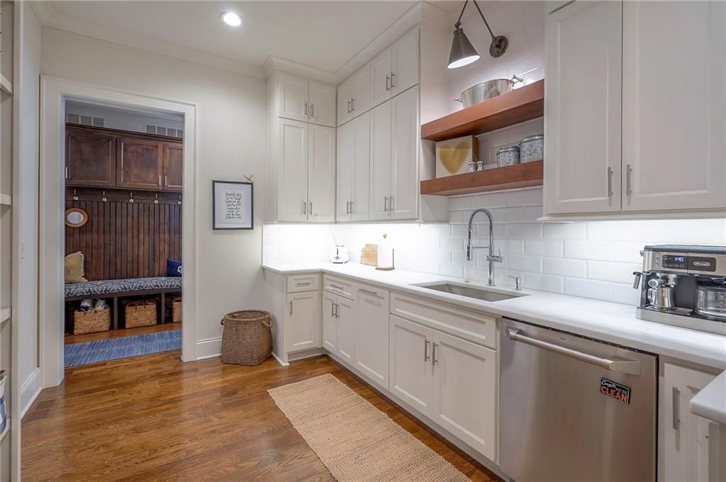 9001 Lee Boulevard — photo 16