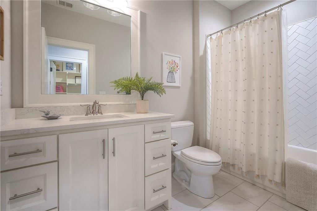 9001 Lee Boulevard — photo 32