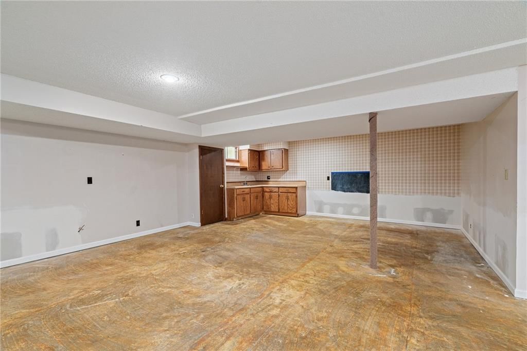 11163 Eby Street — photo 35
