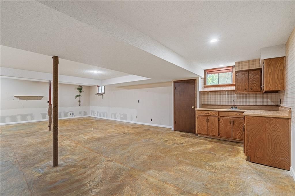 11163 Eby Street — photo 37