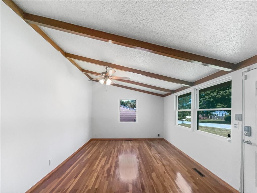 2939 NE Jewett Street — photo 3