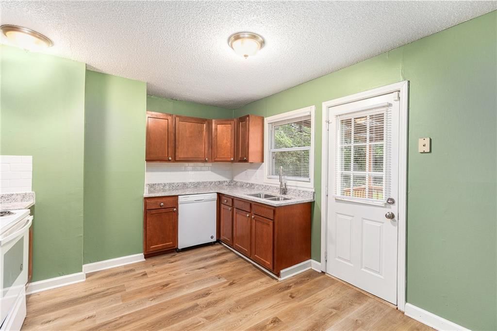 10106 Hillcrest Road — photo 9