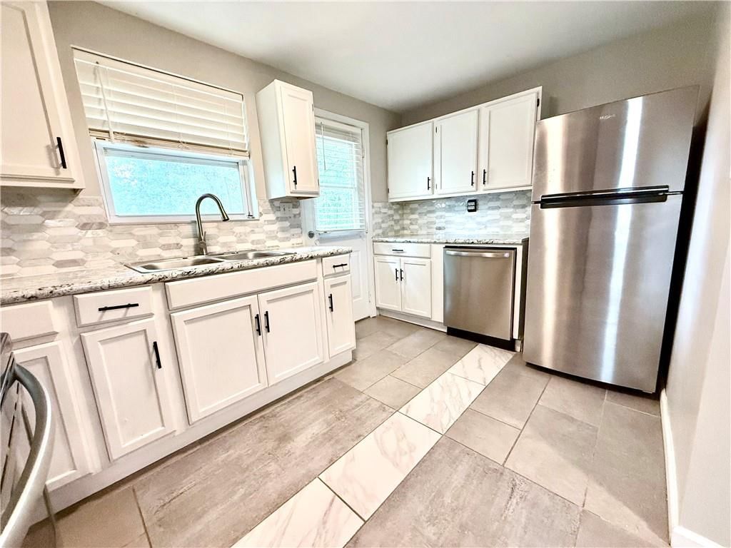 4732 Farley Avenue — photo 8