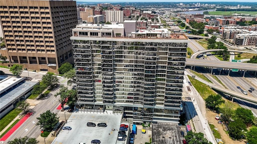 600 E Admiral Boulevard — photo 39