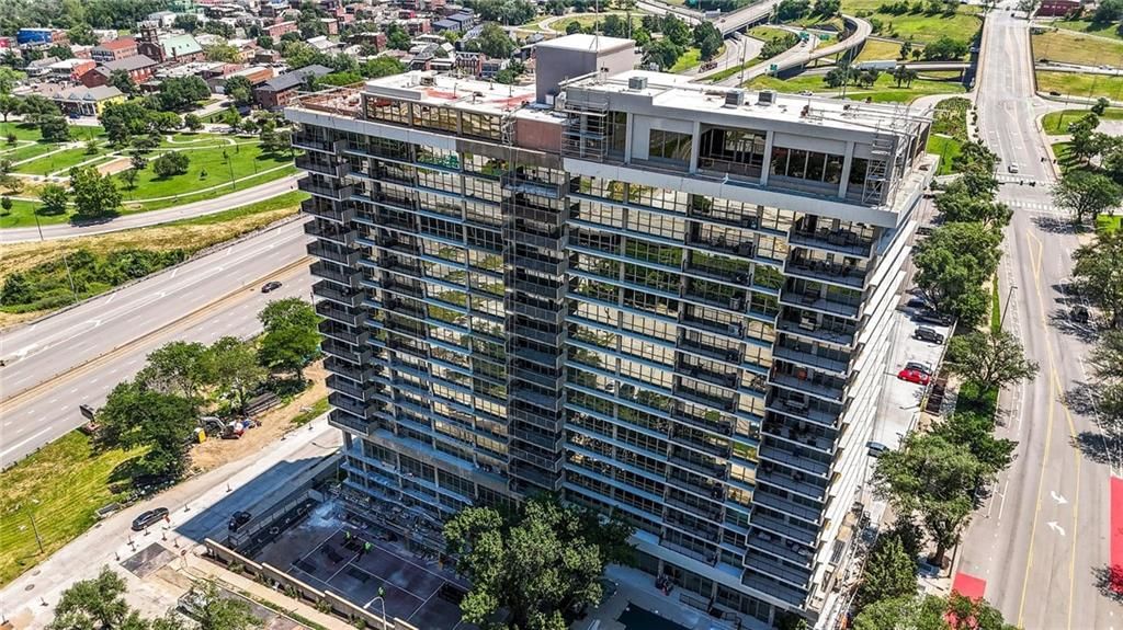 600 E Admiral Boulevard — photo 43