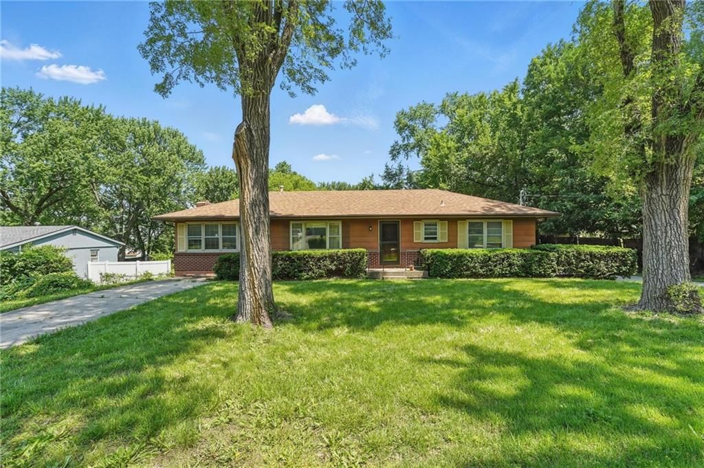 502 NE 74th Street, Gladstone, MO