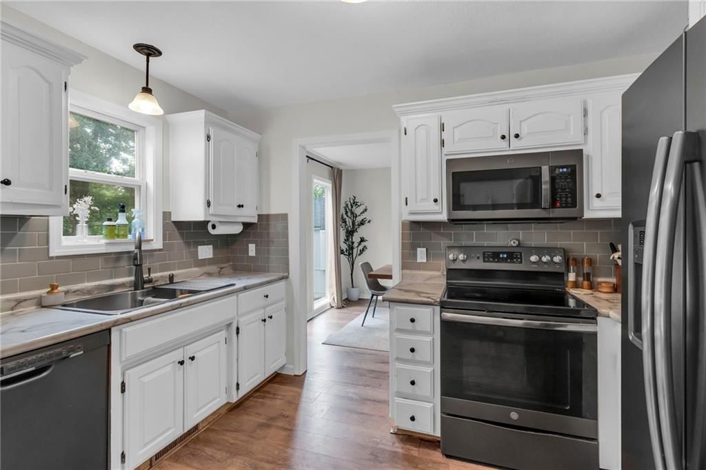 Photo 12 of 36 - 1610 Renea Court
