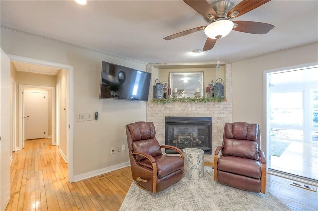 115 NE Green Street — photo 5