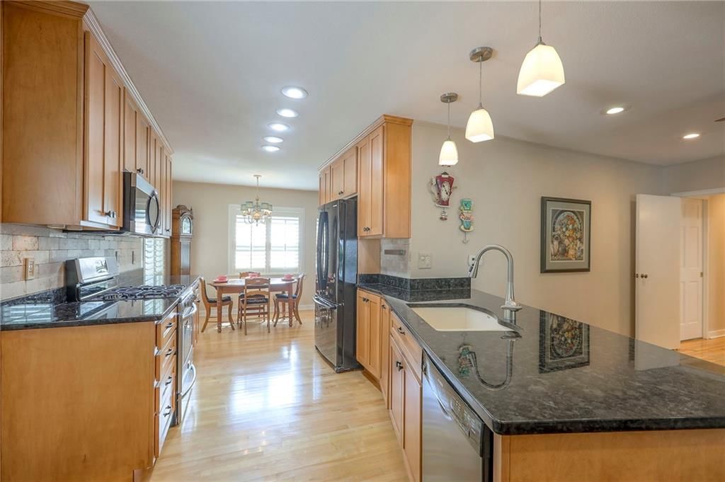 115 NE Green Street — photo 7