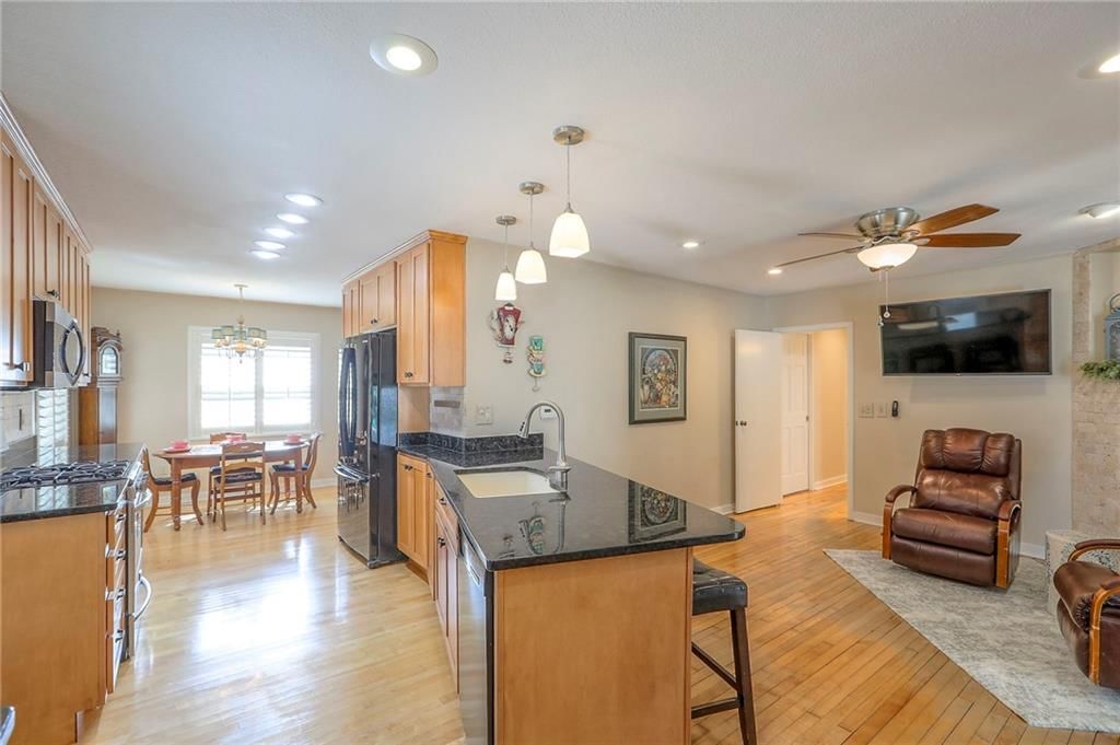 115 NE Green Street — photo 8
